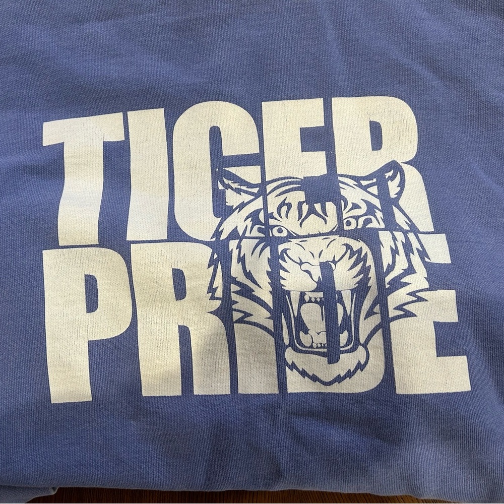 Comfort Colors Blue Tiger Pride Crewneck Sweatshirt XL - Picture 6 of 6